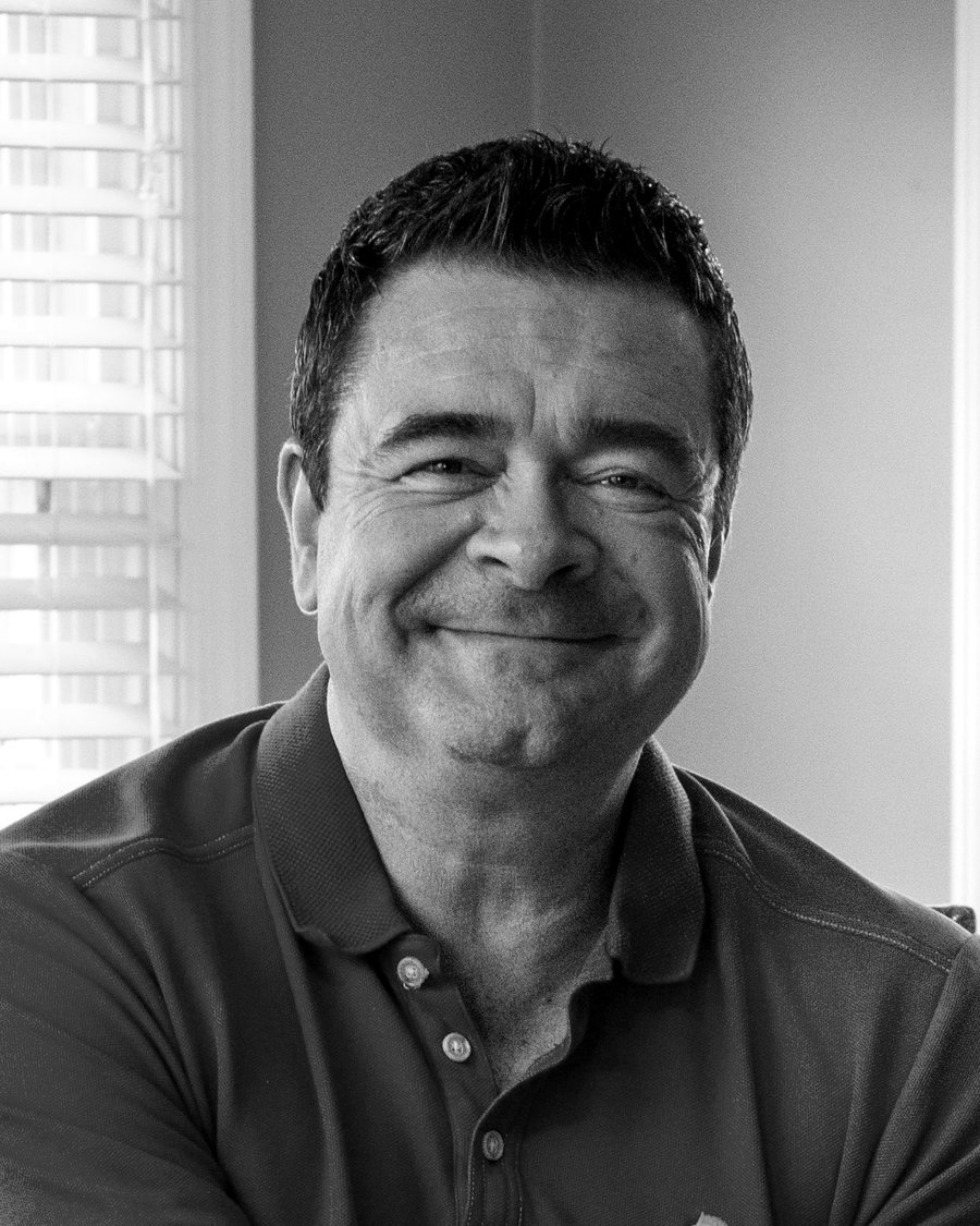 Portrait of Nico Simon, co-founder of JourneyŌM, in black and white